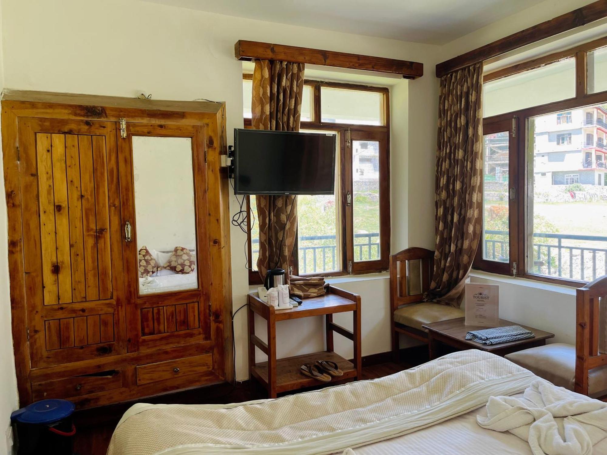 Tourist Hotel 10 Minutes Walking Distance From The Mall Manāli Eksteriør billede