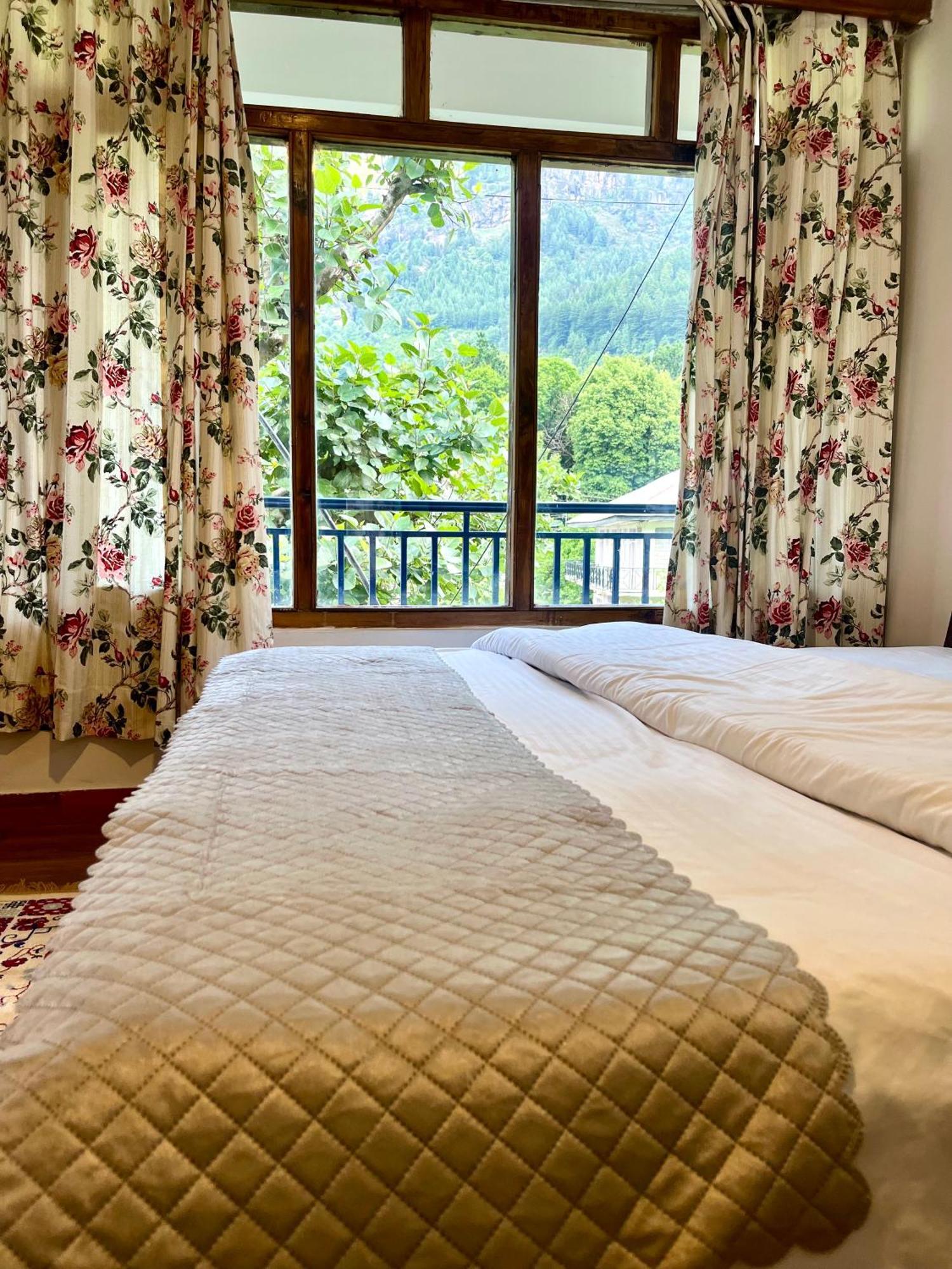 Tourist Hotel 10 Minutes Walking Distance From The Mall Manāli Eksteriør billede