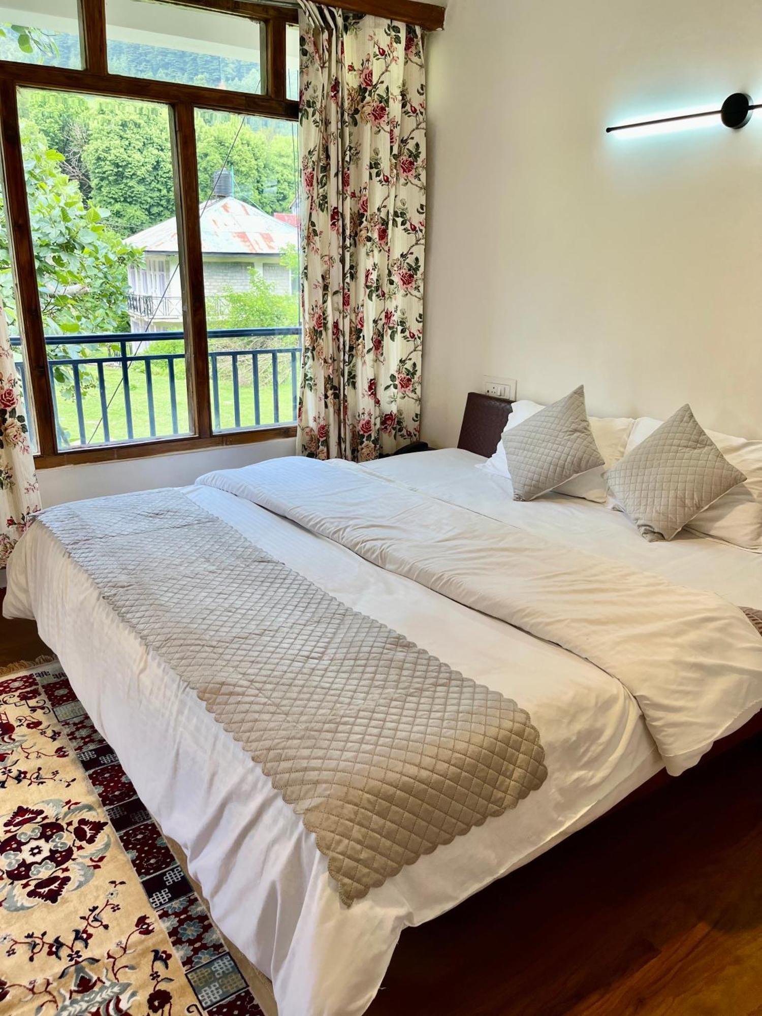Tourist Hotel 10 Minutes Walking Distance From The Mall Manāli Eksteriør billede